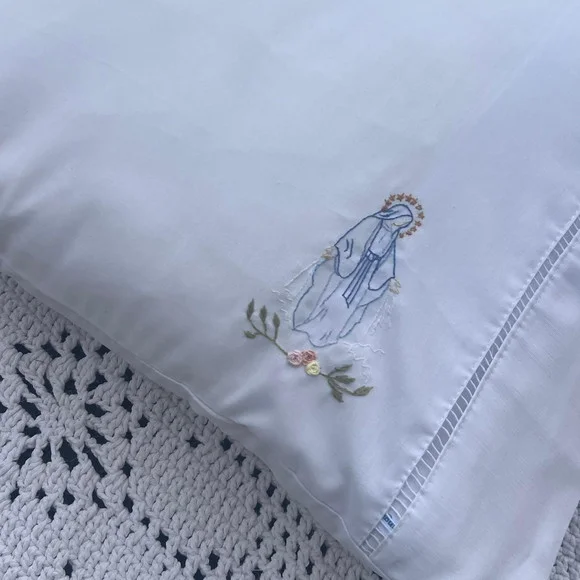 3 Fronhas Bordadas à Mão - Personalizadas