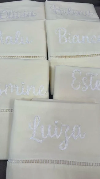 7 Fronhas Bordadas à Mão - Personalizada