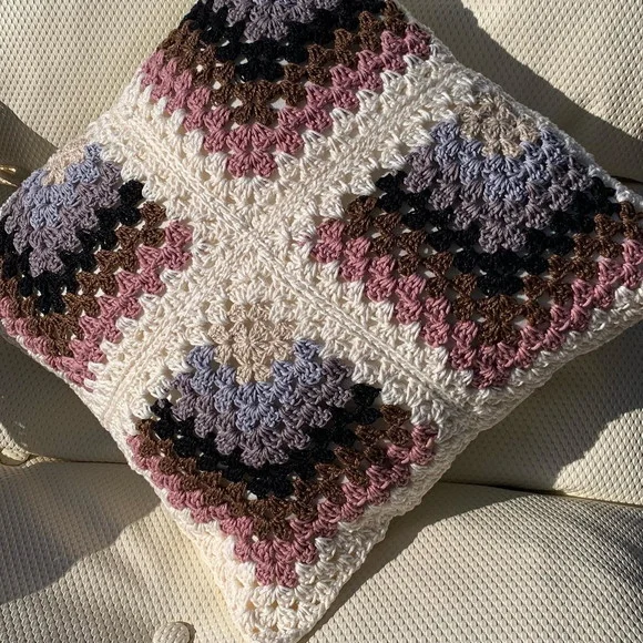Almofada Crochê Linha - 40x40cm 3d