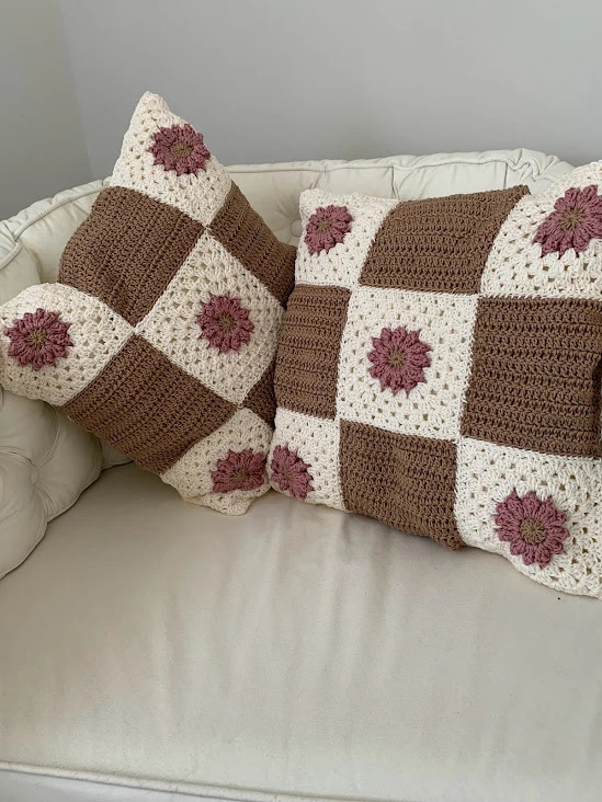 Almofada Crochê Linha - 40x40cm - Flores Rosa