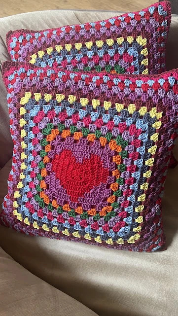 Almofada Crochê Linha de Algodão - 40x40cm - Coração
