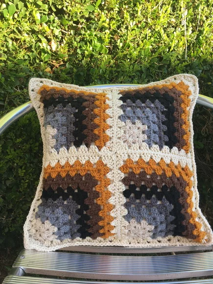 Almofada de Crochê (capa) 40 x 40 cm - 5 Cores - Mod. 3 D