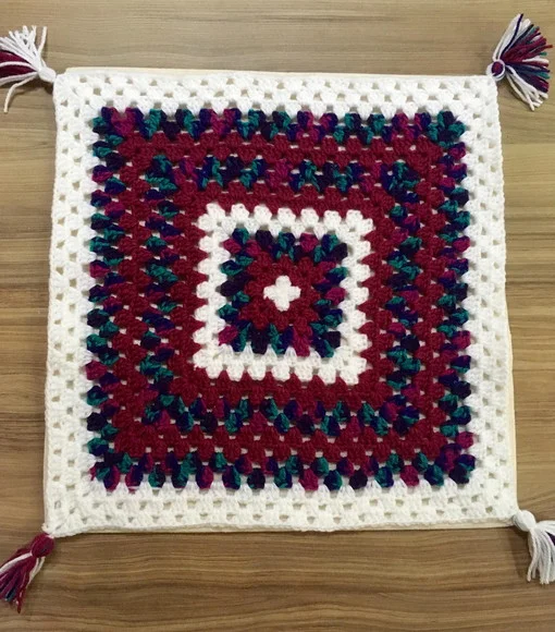 Almofada de Crochê (capa) Pompom Franja