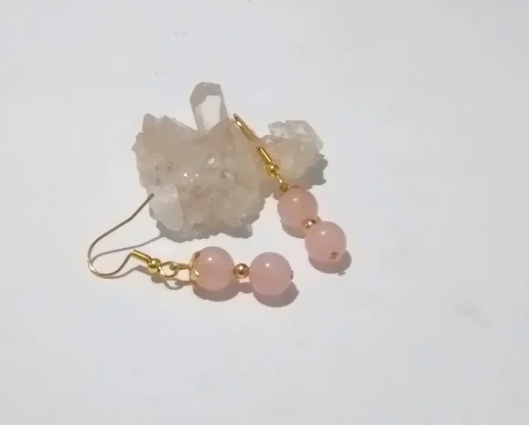 Brinco com Quartzo rosa folheado a ouro