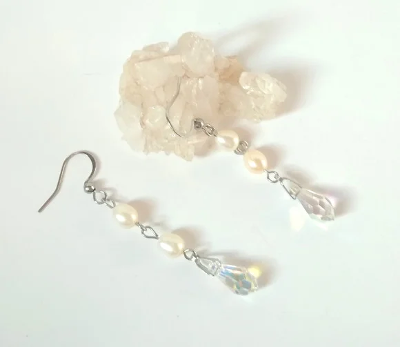 Brinco com Pérola de Água Doce e Cristal