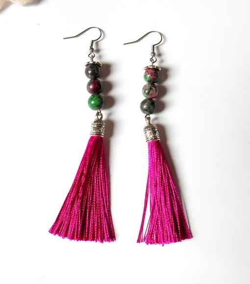 Brinco com Rubi Zoizita e Tassel Rosa Forte