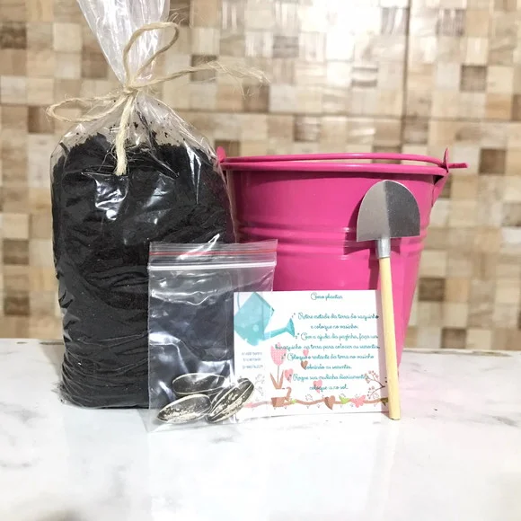 Lembrancinha personalizada jardinagem plantio com vaso metal