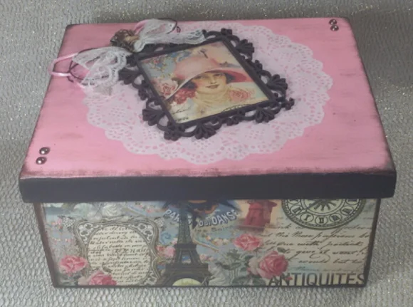 Caixa em MDF multiuso vintage decorada com scrap