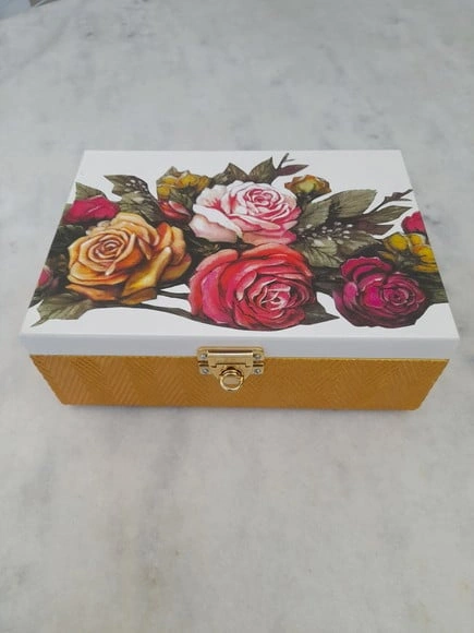 Caixa em mdf para Joia/biju Branca e Dourada Decoração Flora