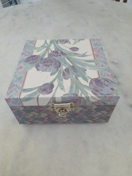 Caixa em mdf para Joia/bijuteria Branca e Lilás com Floral