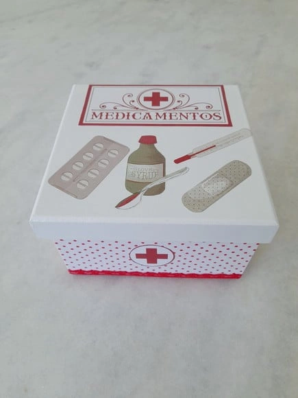 Caixa em mdf para Medicamento Branca e Vermelha Decorada