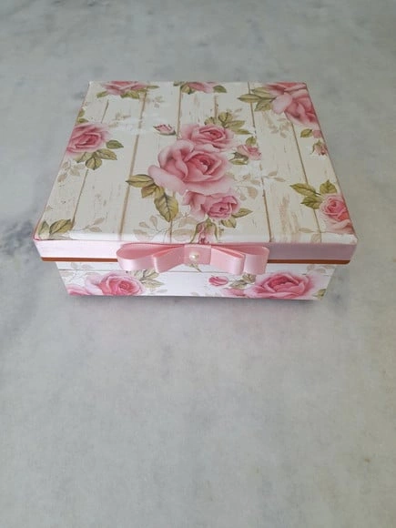 Caixa para Joia/bijuteria Decorada c/ Rosas e Duas Divisória
