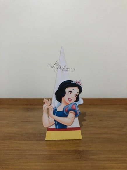 Caixa Pirâmide Branca de Neve