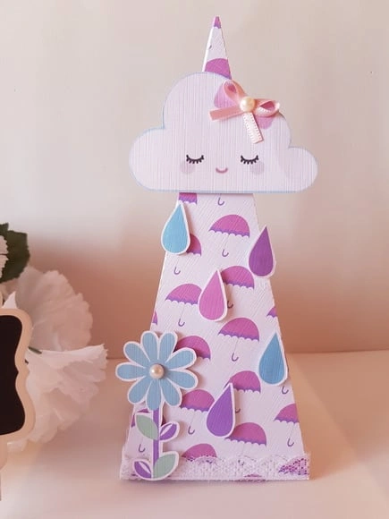 Caixa pirâmide chuva de amor