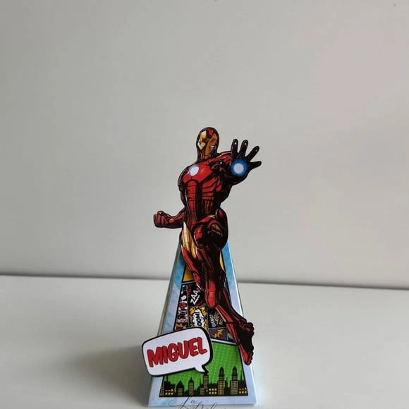 Caixa Pirâmide Homem de Ferro