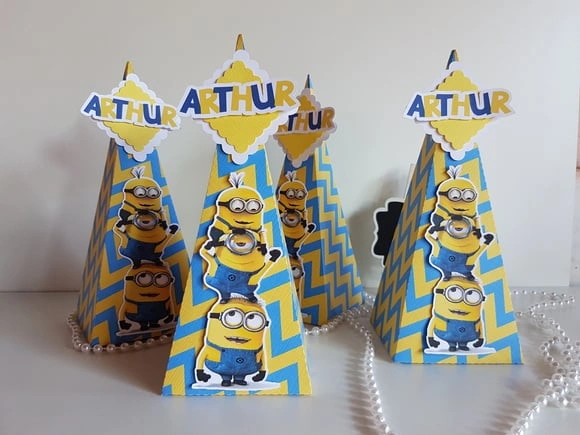 Caixa Pirâmide Minions