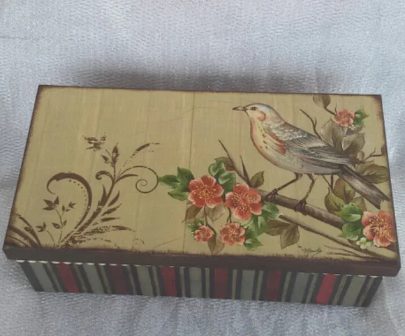 Caixa retangular em MDF multiuso decorada