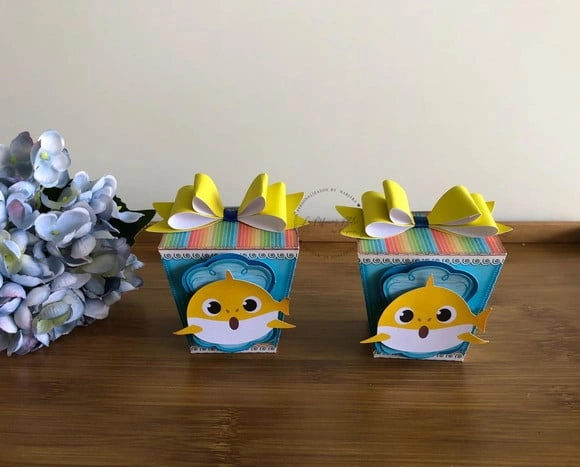 Caixa sushi baby shark
