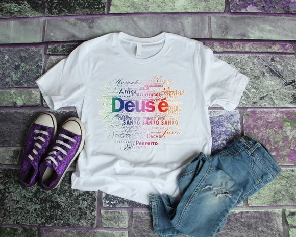 Camiseta Deus É