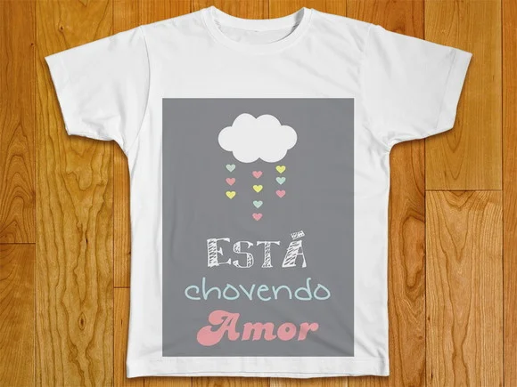 Camiseta Feminina Está Chovendo Amor