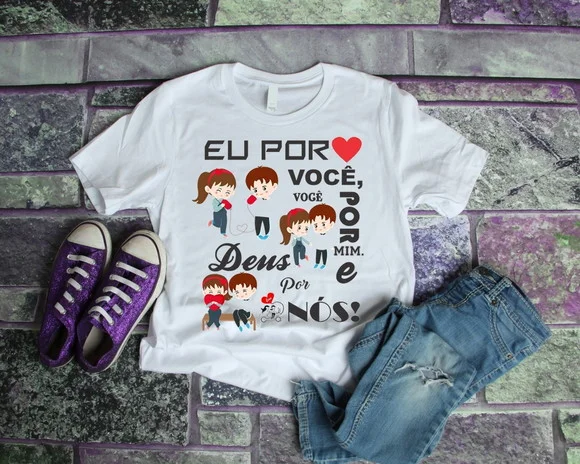 Camiseta Religiosa Deus por Nós