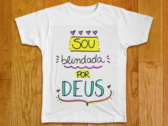 Camiseta Religiosa Sou Blindada por Deus