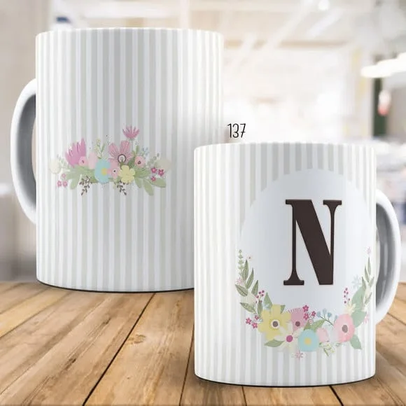 Caneca de Porcelana Alfabeto Floral Personalizada