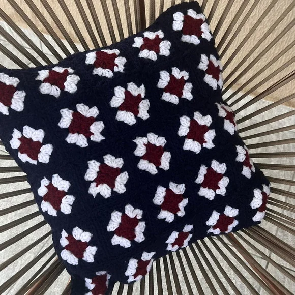 Capa de Almofada de Crochê - Decoração Criativa 40 x 40cm