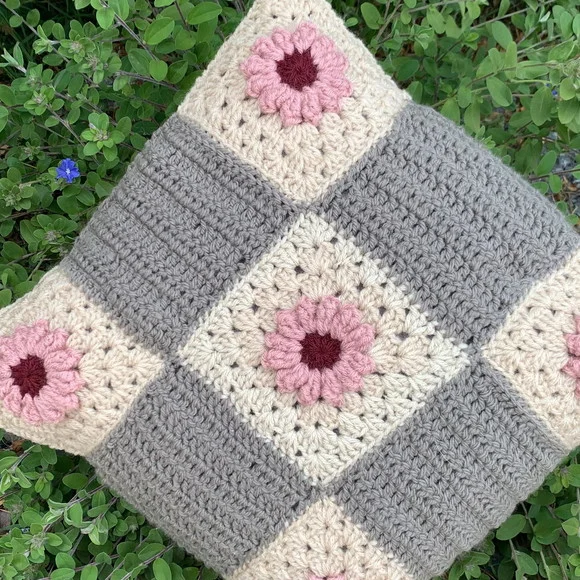 Capa de Almofada de Crochê 40x40cm - Valor Unitário