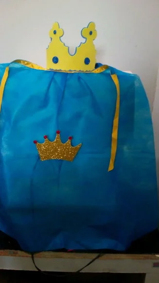 Lembrancinha príncipe ou princesa capa e coroa