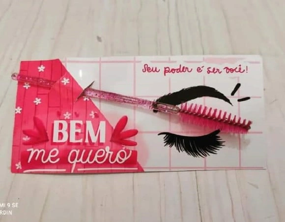 Card com Escovinha de Cílios Dia das Mulheres