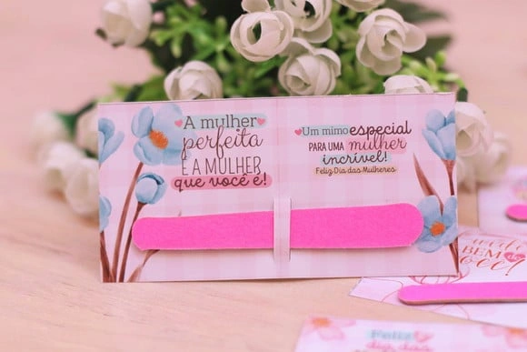 Card com Lixa de Unha Dia das Mulheres