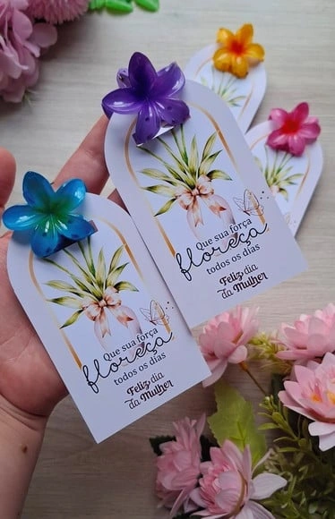 Card com Presilha Flor Dia das Mulheres