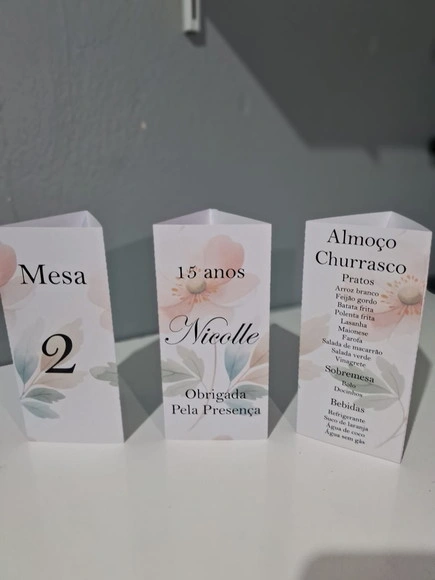 Cardápio de Mesa Triângulo