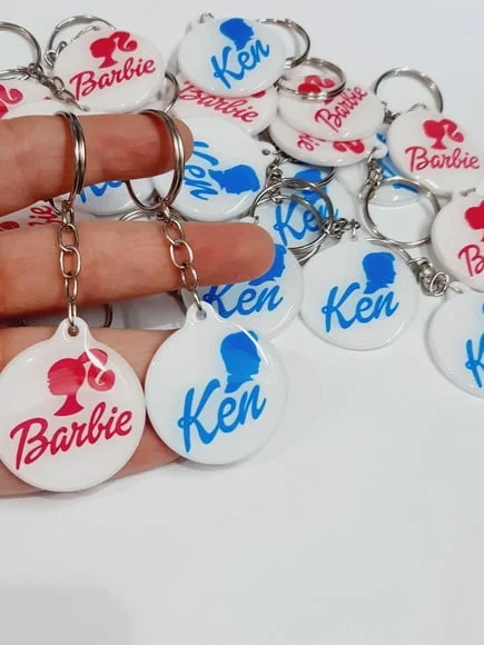 Chaveiro Resinado Barbie e Ken *