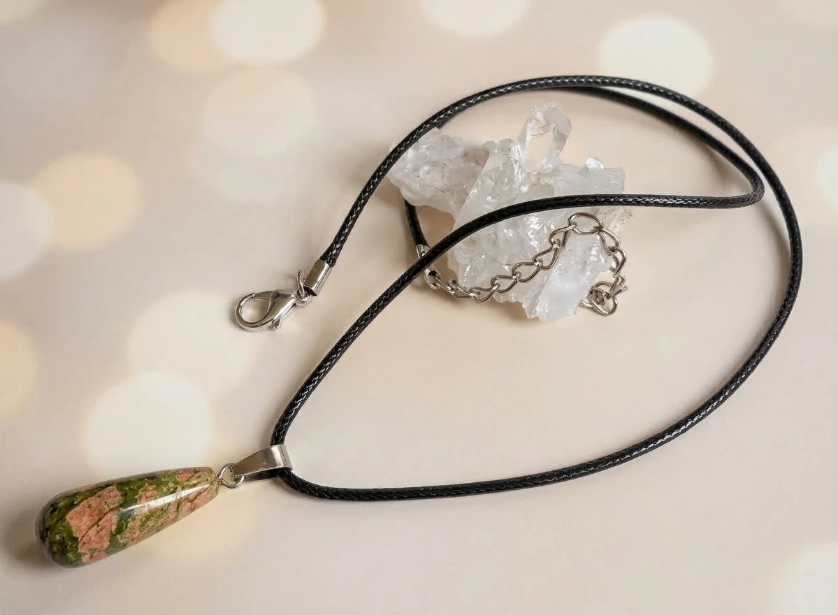 Colar Cordão Couro com Pingente Gota Pedra variadas