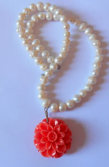 Colar de Pérolas com Flor e Fecho Prata