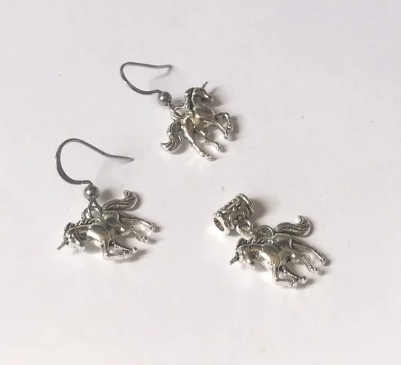 Conjunto Brinco e Pingente Cavalo em Liga e Gancho em Inox