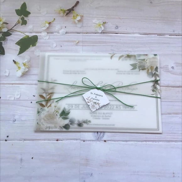 Convite Casamento com Papel Vegetal e Rosas Brancas