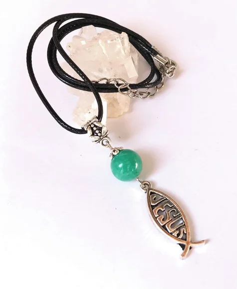 Cordão Colar com Jade Esfera Lisa e Palavra Jesus