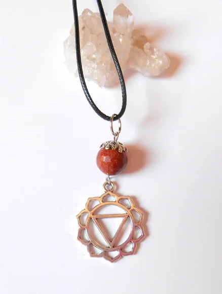 cordão colar com pedra do sol simbolo 3° chakra