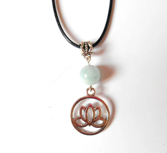 Cordão Colar Negro com Pingente Água Marinha e Flor de Lotus