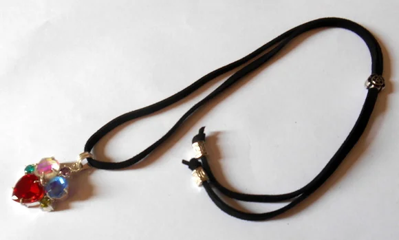 Cordão colar com Pingente cristais