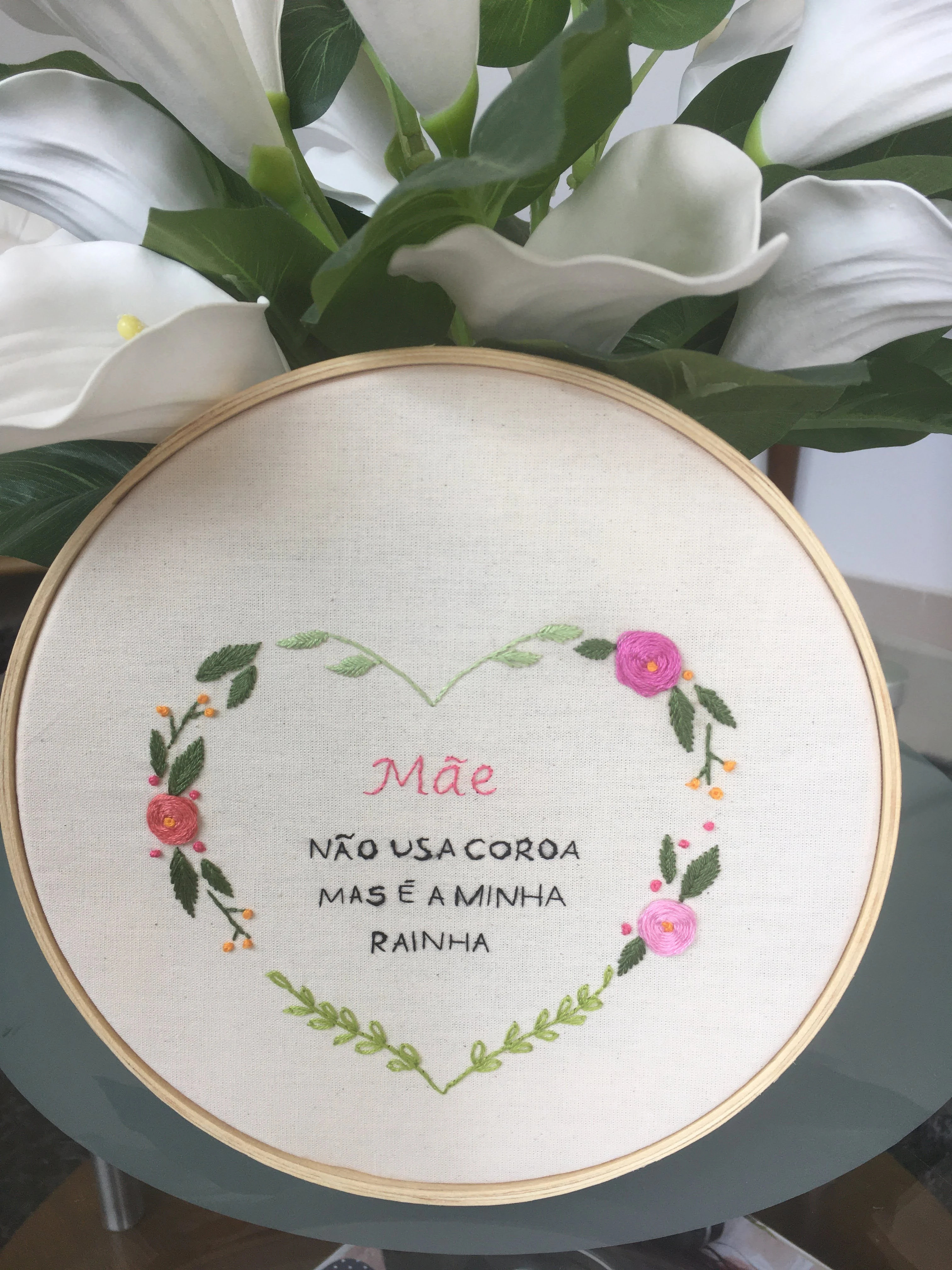 Dia das Mães 2026 - Mãe Rainha - Bordado em Bastidor