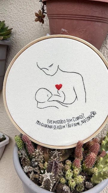 Dia das Mães - Mãe e Bebê- Bordado em Bastidor
