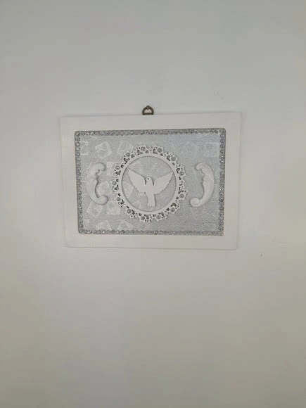 Divino Espirito Santo na Placa Branca e Fundo Prata