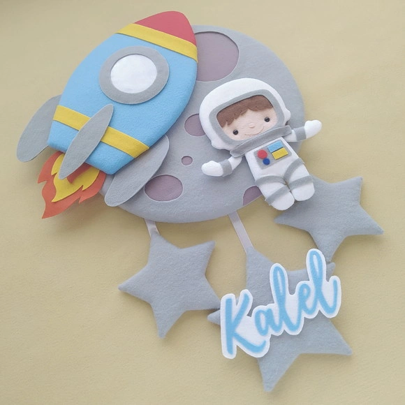Enfeite Porta Maternidade Lua, Astronauta e Foguete - Kalel