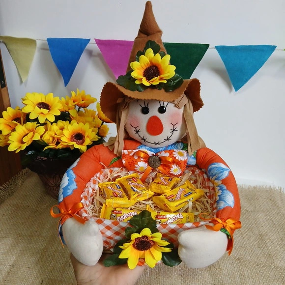 Espantalho para Decoração de Mesa Junina