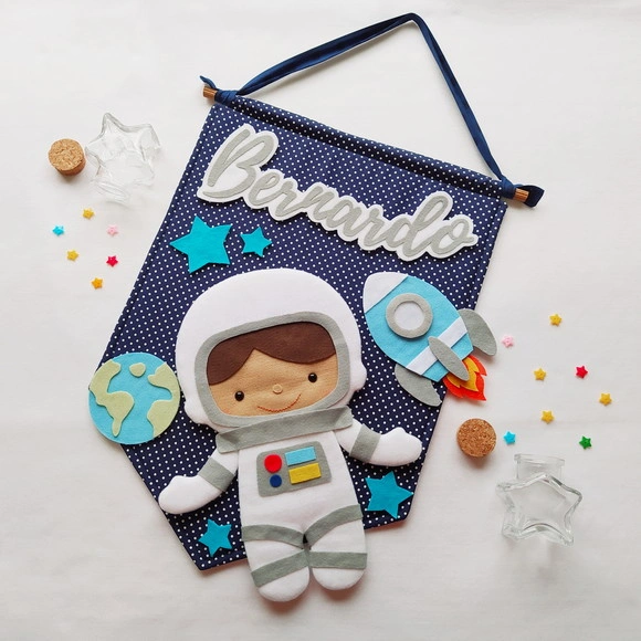 Flâmula Porta de Maternidade Astronauta no Espaço - Bernardo