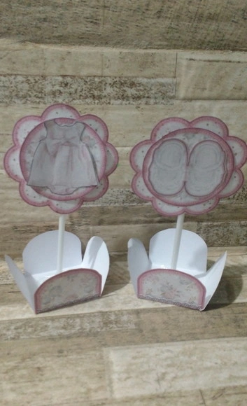 Forminha para doce com toper chá de bebê menina